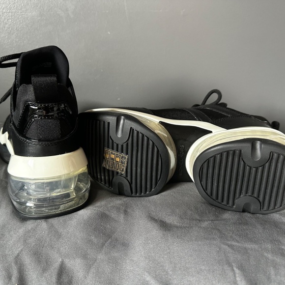 shoes - Picture 3 of 3